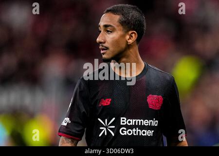 LEVERKUSEN, GERMANIA - 21 OTTOBRE: Arthur of Bayer 04 Leverkusen guarda durante il match di fase MD3 della UEFA Champions League 2025/26 tra Bayer 04 Leverkusen e Paris Saint-Germain alla BayArena il 21 ottobre 2025 a Leverkusen, Germania. (Foto di Rene Nijhuis) Foto Stock