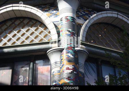 La Rotunda con le sue piastrelle colorate nell'area dello shopping a l'Aia Foto Stock