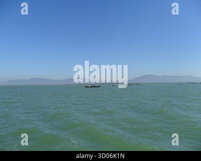 Costa del Myanmar nella baia del Bengala - spiagge tranquille e bellezza naturale lungo il mare tropicale Foto Stock