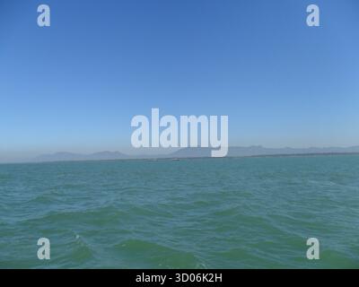 Costa del Myanmar nella baia del Bengala - spiagge tranquille e bellezza naturale lungo il mare tropicale Foto Stock