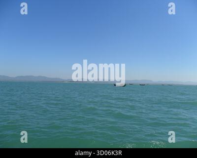 Costa del Myanmar nella baia del Bengala - spiagge tranquille e bellezza naturale lungo il mare tropicale Foto Stock