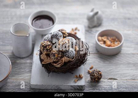Cioccolato e tartufi di frutta secca Foto Stock