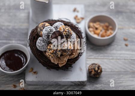 Cioccolato e tartufi di frutta secca Foto Stock