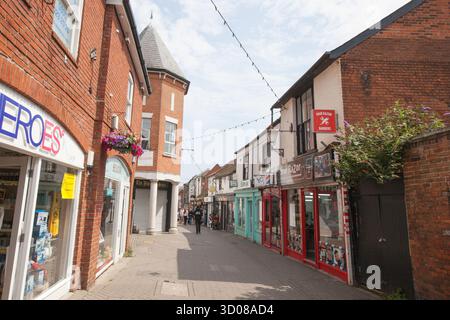 Vista sui negozi di ELD Lane a Colchester, Essex nel Regno Unito Foto Stock