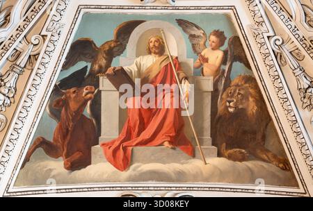SALISBURGO, AUSTRIA - 6 SETTEMBRE 2025: Il dipinto di Gesù con il Libro della vita e i simboli di quattro Evengelisti nella Cattedrale di Ludwig Glötzle Foto Stock
