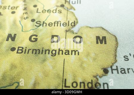 Mappa ravvicinata del Regno Unito, che mostra le regioni contrassegnate Inghilterra, Scozia, Galles e Irlanda del Nord con le città contrassegnate pianeggiante o dolcemente ondulante l Foto Stock