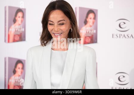 Madrid, Spagna. 22 ottobre 2025. Isabel Preysler presenta il suo libro "mi Verdadera Historia" al Mandarin Oriental Ritz Hotel di Madrid. Credito: SOPA Images Limited/Alamy Live News Foto Stock