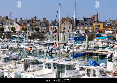 Francia, Manche, Cotentin, Saint Vaast la Hougue, marina di Saint Vaast la Hougue Foto Stock