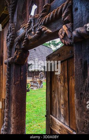 Romania, regione di Muntenia, Sibiu, complesso del Museo Nazionale DI ASTRA, etnomuseo all'aperto nell'area forestale protetta di Dumbrava Sibiului, il più importante etnomuseo in Romania e il più grande museo all'aperto in Europa Foto Stock