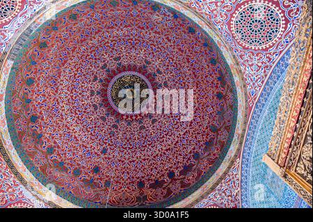 Turchia, Istanbul, centro storico classificato come Patrimonio Mondiale dell'Umanità dall'UNESCO, Palazzo Topkapi, l'harem, il soffitto della sala del trono Foto Stock