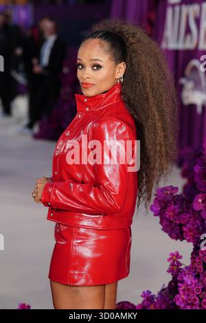 Fleur East alla prima londinese della serie Disney+ All's Fair, all'Odeon Luxe di Leicester Square, nel centro di Londra. Data foto: Mercoledì 22 ottobre 2025. Foto Stock