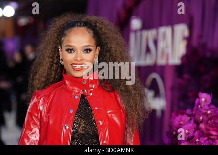 Fleur East alla prima londinese della serie Disney+ All's Fair, all'Odeon Luxe di Leicester Square, nel centro di Londra. Data foto: Mercoledì 22 ottobre 2025. Foto Stock