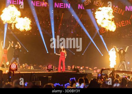 Dortmund Andrea Berg beim Schlagerboom AM 18.10.25 a Dortmund Andrea Berg beim Schlagerboom AM 18.10.25 a Dortmund *** Dortmund Andrea Berg allo Schlagerboom il 18 10 25 a Dortmund Andrea Berg allo Schlagerboom il 18 10 25 a Dortmund Copyright: XEibner-Pressefoto/GerhardxWingenx EP GWR Foto Stock