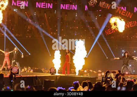 Dortmund Andrea Berg beim Schlagerboom AM 18.10.25 a Dortmund Andrea Berg beim Schlagerboom AM 18.10.25 a Dortmund *** Dortmund Andrea Berg allo Schlagerboom il 18 10 25 a Dortmund Andrea Berg allo Schlagerboom il 18 10 25 a Dortmund Copyright: XEibner-Pressefoto/GerhardxWingenx EP GWR Foto Stock