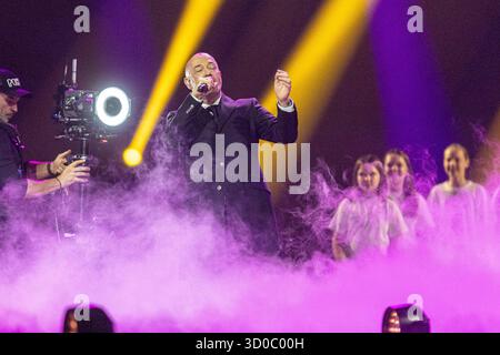 Dortmund Unheilig beim Schlagerboom am 18.10.25 a Dortmund Unheilig beim Schlagerboom am 18.10.25 a Dortmund *** Dortmund Unheilig allo Schlagerboom il 18 10 25 a Dortmund Unheilig allo Schlagerboom il 18 10 25 a Dortmund Copyright: XEibner-Pressefoto/GerhardxWingenx EP GWR Foto Stock