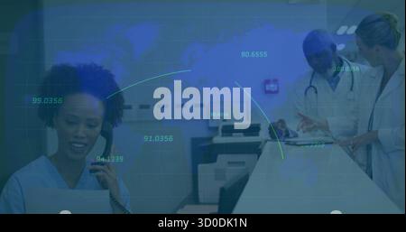 Tenere i documenti e parlare al telefono, lavare la receptionist al banco della clinica, fare fotocopie Foto Stock