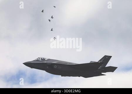 MELBOURNE, AUSTRALIA - MARZO 29: Le RAAF Roulettes eseguono aerobatica all'aeroporto di Avalon il 29 marzo 2025 a Melbourne, Australia Foto Stock