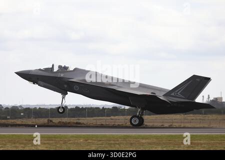 MELBOURNE, AUSTRALIA - MARZO 29: Le RAAF Roulettes eseguono aerobatica all'aeroporto di Avalon il 29 marzo 2025 a Melbourne, Australia Foto Stock