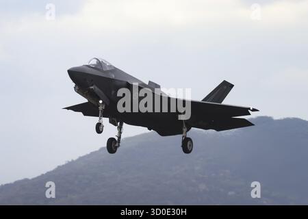 MELBOURNE, AUSTRALIA - MARZO 29: Le RAAF Roulettes eseguono aerobatica all'aeroporto di Avalon il 29 marzo 2025 a Melbourne, Australia Foto Stock