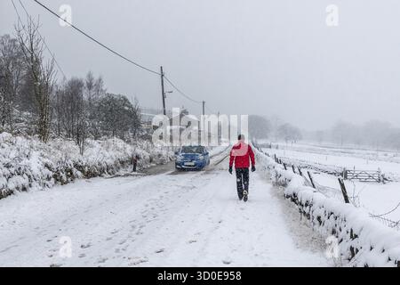La neve copre le strade, Yorkshire UK Foto Stock