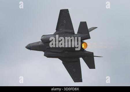 MELBOURNE, AUSTRALIA - MARZO 29: Le RAAF Roulettes eseguono aerobatica all'aeroporto di Avalon il 29 marzo 2025 a Melbourne, Australia Foto Stock