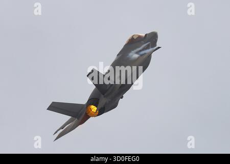 MELBOURNE, AUSTRALIA - MARZO 29: Un F-35A Lightning II della RAAF si esibisce all'Avalon Airport il 29 marzo 2025 a Melbourne, Australia Foto Stock