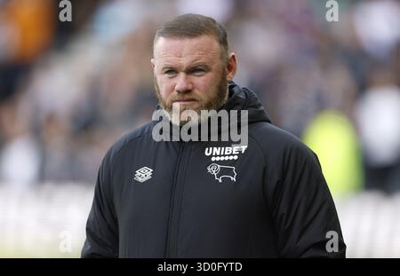 EMBARGO AL 0001 VENERDÌ 24 OTTOBRE. Foto del file datata 23/04/22 di Wayne Rooney. Wayne Rooney festeggia il suo 40esimo compleanno venerdì. L’ingresso sbalorditivo dell’attaccante con l’Everton sembrerà cinque minuti fa per alcuni, ma il capocannoniere di tutti i tempi del Manchester United e il giocatore di fuori campo più chiuso d’Inghilterra entrerà nella sua data di emissione degli anni quaranta: Giovedì 23 ottobre 2025. Foto Stock