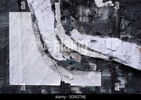 Consistenza astratta di carta bianca e nera creata da tecniche miste di lacerazione e incollatura Foto Stock