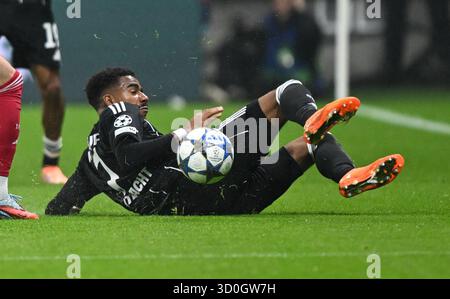 22 ottobre 2025, Assia, Francoforte sul meno: Calcio: Champions League, Eintracht Francoforte - Liverpool FC, turno preliminare, giorno 3, Deutsche Bank Park. Ansgar Knauff (Eintracht Frankfurt) in azione. Foto: Arne Dedert/dpa Foto Stock