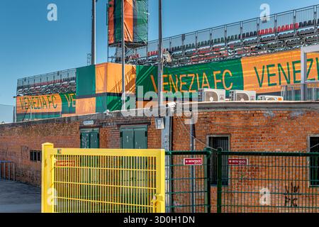L'esterno dello Stadio Pier Luigi Penzo, sede della squadra di calcio del Venezia FC sull'Isola Sant'Elena, Venezia, Italia Foto Stock