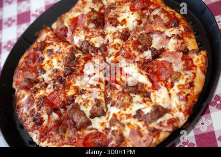 Foto di primo piano della Pepperoni Pizza Foto Stock