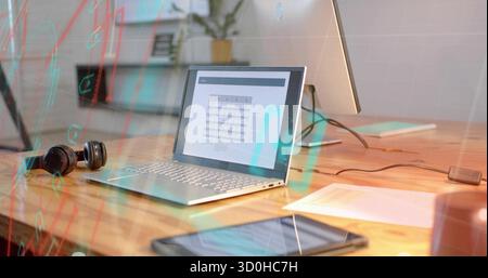 Presentazione di un computer portatile aperto che mostra un foglio di calcolo su una scrivania in legno, con cuffie e tablet Foto Stock