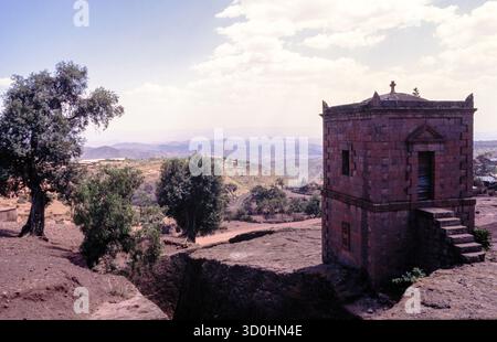 Una chiesa nel sito patrimonio dell'umanità dell'UNESCO a Lalibela, nella regione di Amhara, nel nord dell'Etiopia. Foto Stock