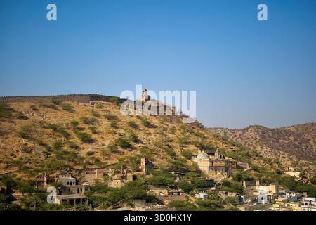 Amber Fort, situato a Jaipur, Rajasthan, India. Il complesso del palazzo in cima alla collina, costruito nel XVI secolo dai sovrani Rajput. Foto Stock