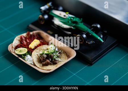Città del Messico, Mexique. 23 ottobre 2025. Illustrazione tacos durante il Gran Premio di Formula 1 di città del Messico 2025, 20° round del Campionato del mondo di Formula 1 2025 FIA dal 24 al 26 ottobre 2025 sull'autodromo Hermanos Rodriguez, a città del Messico, Messico - foto Javier Jimenez/DPPI Credit: DPPI Media/Alamy Live News Foto Stock