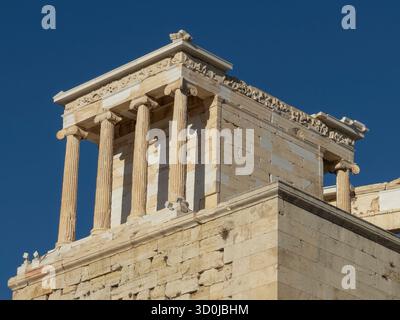 Ingresso all'Acropoli di Atene con colonne ioniche costruite nel V secolo a.C. - Atene, Grecia Foto Stock