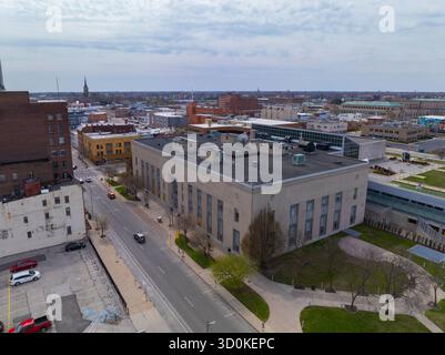 Vista aerea della biblioteca pubblica della contea di Toledo Lucas al 325 N Michigan Street nel centro di Toledo, OHIO, Stati Uniti. Foto Stock