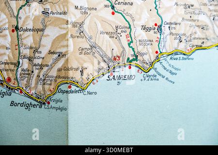 Dettagli della mappa stradale vintage che mostra Sanremo, Bordighera e la costa ligure (Riviera). Foto Stock