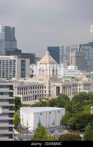 Tokyo, Giappone. 16 settembre 2025. Il National Diet Building, nel centro di Tokyo, è sede della legislatura nazionale del Giappone, un parlamento bicamerale composto dalla camera dei rappresentanti e dalla camera dei consiglieri. Completato nel 1936, è un iconico edificio in granito situato a Nagatach, Chiyoda Ward. Credito: SOPA Images Limited/Alamy Live News Foto Stock