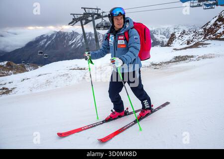 Sölden, Austria 20251023. L'alpinista Fredrik Møller e la squadra nazionale norvegese di sci alpino si allenano a Tiefenbachgletscher prima dell'apertura della Coppa del mondo di alpinismo a Sölden, Austria, il prossimo fine settimana foto: Cornelius Poppe / NTB questo testo è tradotto automaticamente Foto Stock