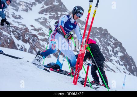 Sölden, Austria 20251023. L'alpinista Oscar Andreas Sandvik e la nazionale norvegese di sci alpino si allenano sul ghiacciaio di Tiefenbach in occasione dell'apertura della Coppa del mondo di alpinismo a Sölden, Austria, il prossimo fine settimana foto: Cornelius Poppe / NTB questo testo è tradotto automaticamente Foto Stock