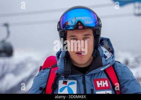 Sölden, Austria 20251023. L'alpinista Fredrik Møller e la squadra nazionale norvegese di sci alpino si allenano a Tiefenbachgletscher prima dell'apertura della Coppa del mondo di alpinismo a Sölden, Austria, il prossimo fine settimana foto: Cornelius Poppe / NTB questo testo è tradotto automaticamente Foto Stock