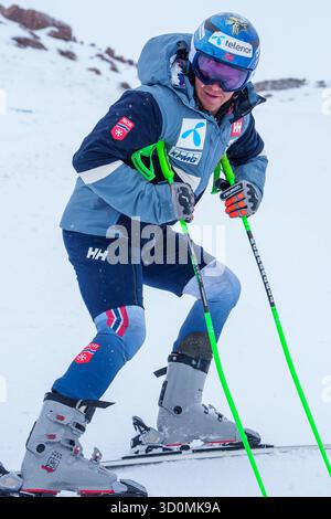 Sölden, Austria 20251023. L'alpinista Timon Haugan e la squadra nazionale norvegese di sci alpino si allenano a Tiefenbachgletscher in occasione dell'apertura della Coppa del mondo di alpinismo a Sölden, Austria, il prossimo fine settimana foto: Cornelius Poppe / NTB questo testo è tradotto automaticamente Foto Stock
