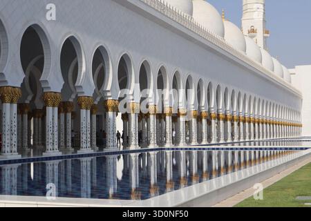 Magnifica grande Moschea dello Sceicco Zayed ad Abu Dhabi Foto Stock