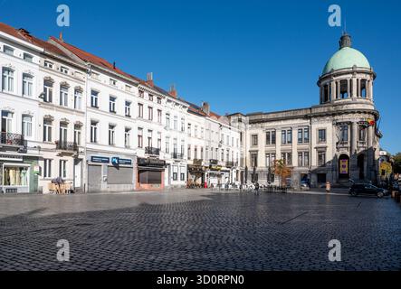 Place Communale o Gemeenteplein del comune di Molenbeek, regione di Bruxelles-capitale, Belgio 24 PTOM 2025 Foto Stock