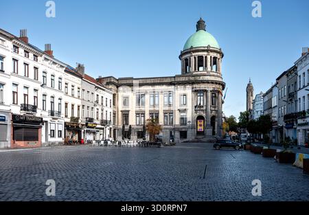 Place Communale o Gemeenteplein del comune di Molenbeek, regione di Bruxelles-capitale, Belgio 24 PTOM 2025 Foto Stock