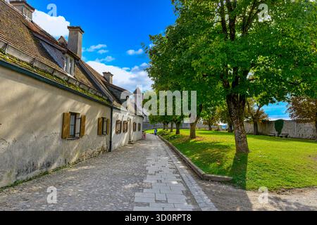 Uno dei tanti edifici all'interno del castello di Burghausen, in Germania Foto Stock