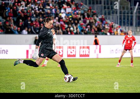 Lucerna, Svizzera. 24 ottobre 2025. Lucerna, Svizzera, 24 ottobre 2025 Kailen Sheridan (1 Canada) in azione durante l'amichevole internazionale femminile tra Svizzera e Canada a Swissporarena, Lucerna, Svizzera. (Priscila Bütler/SPP) credito: SPP Sport Press Photo. /Alamy Live News Foto Stock