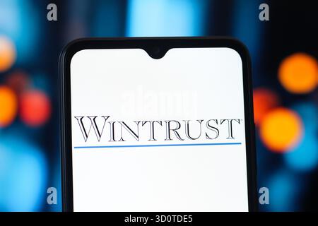 Canada. 24 ottobre 2025. In questa immagine, il logo Wintrust Financial viene visualizzato sullo schermo di uno smartphone. (Credit Image: © Thomas Fuller/SOPA Images via ZUMA Press Wire) SOLO PER USO EDITORIALE! Non per USO commerciale! Foto Stock