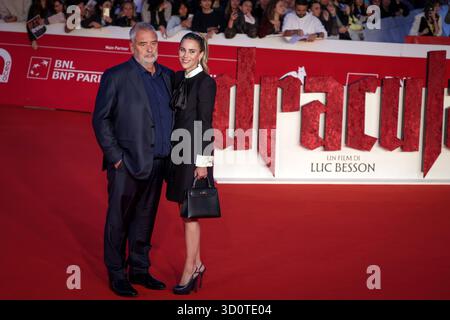 Dracula Dracula L amore perduto Red Carpet - 20° Festival del Cinema di Roma. ROMA, ITALIA - 24 OTTOBRE 2025: Luc Besson partecipa al Red carpet di Dracula Dracula L amore perduto durante il 20° Festival del Cinema di Roma all'Auditorium Parco della musica. Roma RM Italia Copyright: XGennaroxLeonardix Foto Stock